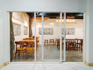 KM02 COFFEE & WORKINGSPACE