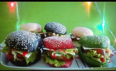 GOLDEN BURGER SOSIS KEBAB DAN SALAD BUAH