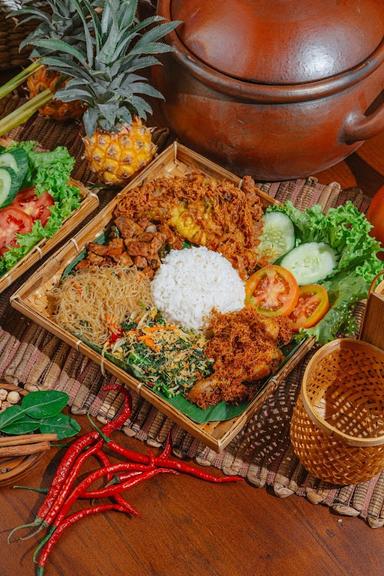 WARUNG MAKAN PAWONE SIMBAH