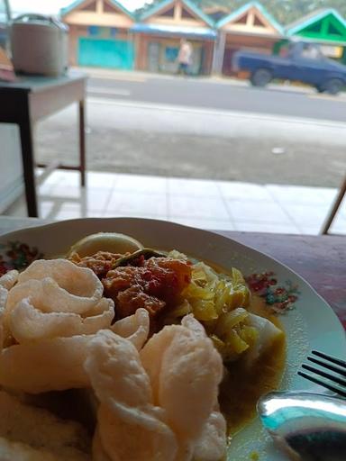 AYAM GEPREK PEDAS (GEMES) DAN LONTONG SAYUR