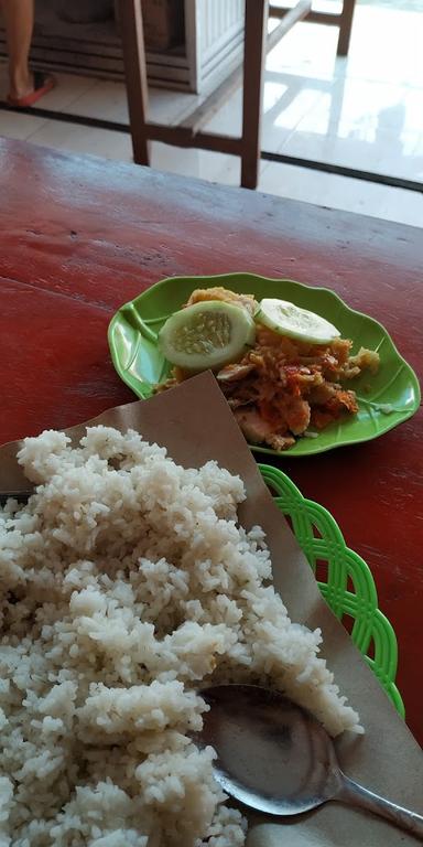 AYAM GEPREK PEDAS (GEMES) DAN LONTONG SAYUR