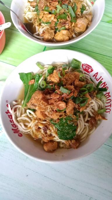 BAKSO & MIE AYAM RAGIL