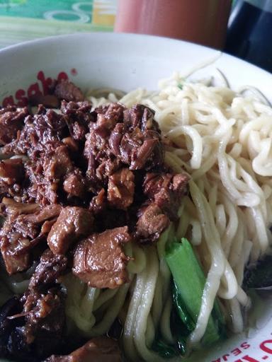 MIE AYAM DAN BAKSO PAK YANTO