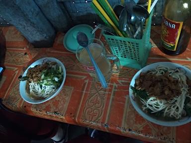 MIE AYAM PAK DHE