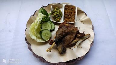 NASI BEBEK BUMBU HITAM DAN SATE AYAM BU MAMIK