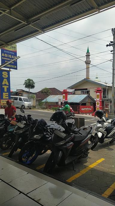 RUMAH MAKAN MASAKAN PADANG