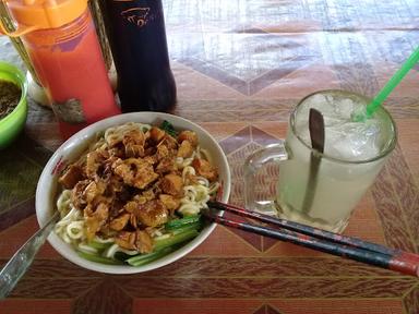 MIE AYAM PAK TUMIN