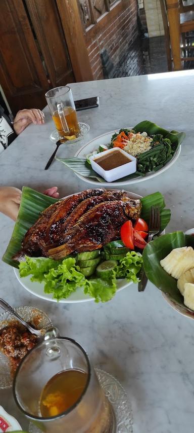 WARUNG MAK ETENG