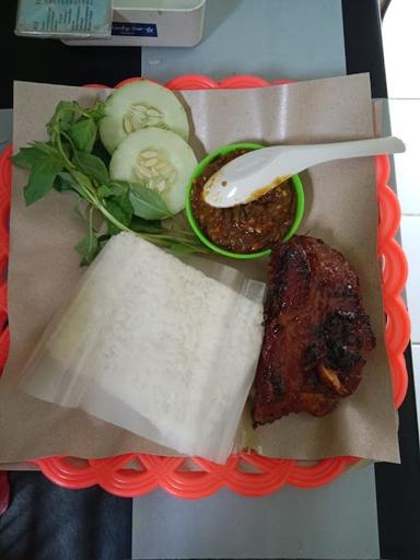 AYAM BAKAR DAN AYAM GORENG LARIS