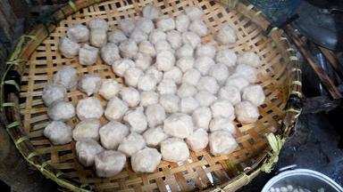 PRODUKSI BAKSO KRIKIL PAICONG