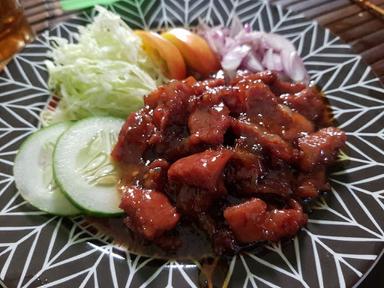 WARUNG MAKAN SATE DAN TONGSENG KAMBING RORO MENDUT