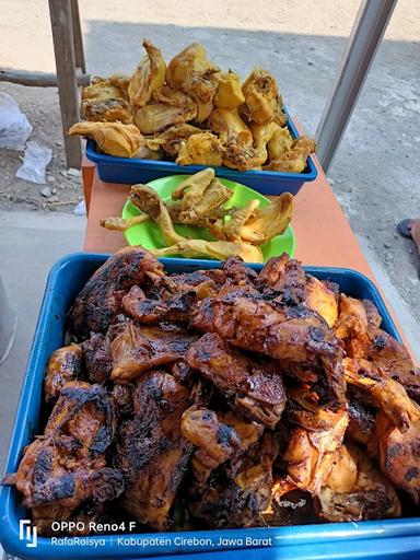 AYAM BAKAR DAN GORENG ADERAFAWULAN