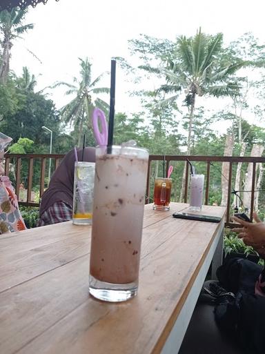 OMAH WET GEDE (GARDEN & RESTO)