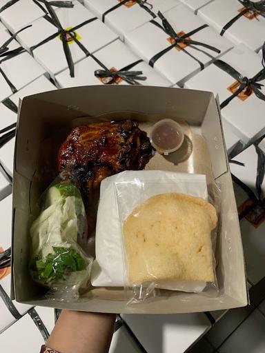 AYAM BAKAR DAN NASI GORENG KLERO