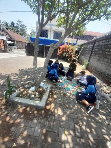 LOTEK TENDA BIRU PAK EDY