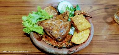 WARUNG PENYETAN