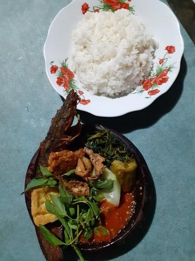 WARUNG PENYETAN SAMBEL ULEG NITA