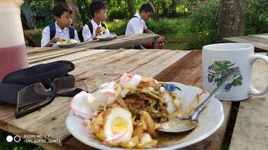 GADO GADO ( JAVANESE SALAD WITH PEANUT SAUCE )