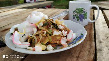 GADO GADO ( JAVANESE SALAD WITH PEANUT SAUCE )