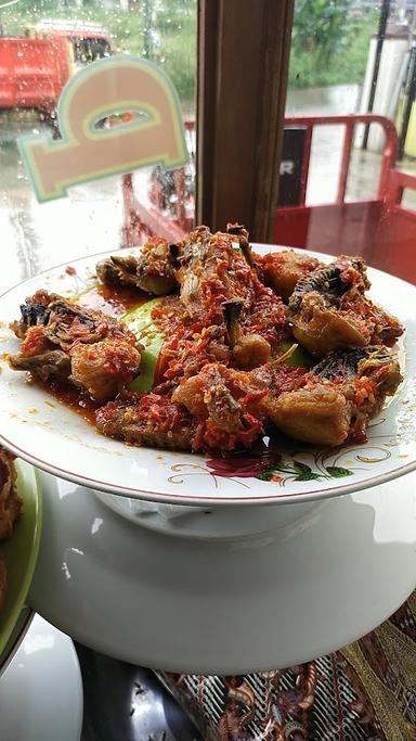 PUTRI MINANG MASAKAN PADANG