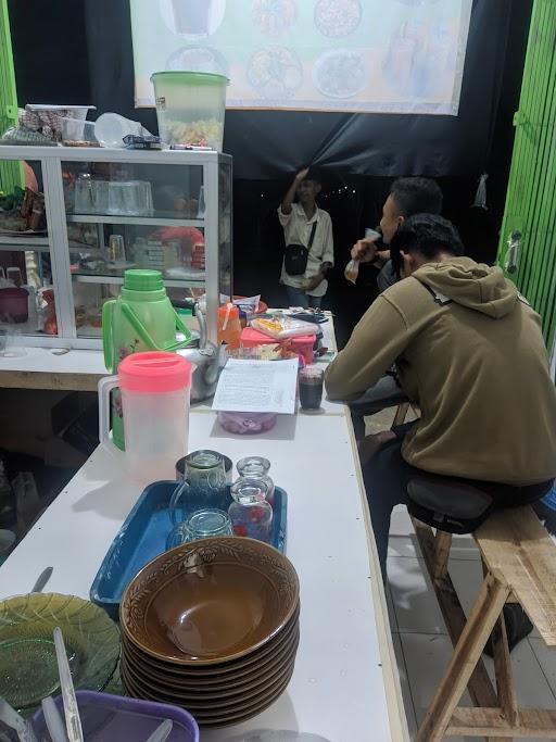 WARUNG KOPI DAN SIOMAI TEH SISIL