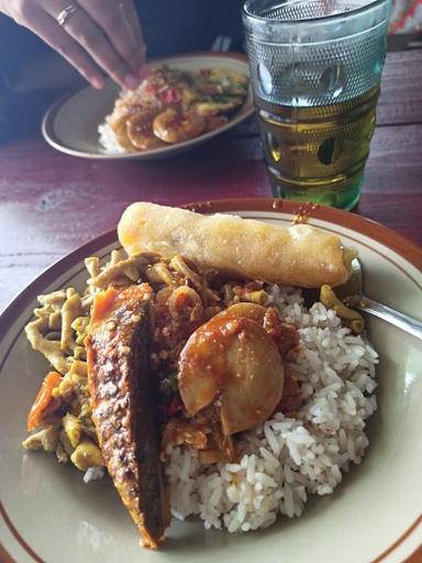 WARUNG NASI DUA PUTRI