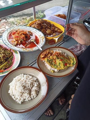 WARUNG NASI DUA PUTRI