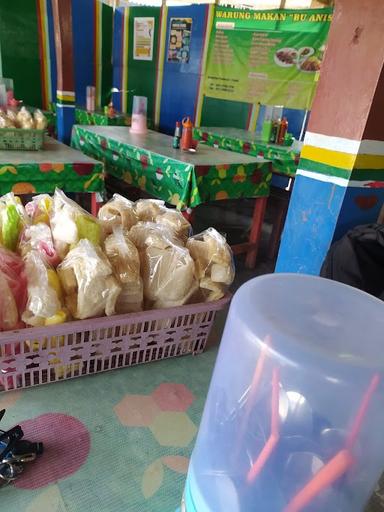 WARUNG MAKAN DAN PENGINAPAN BU ANIS