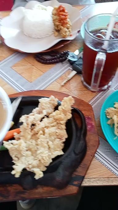 AYAM PENYET & STEAK MBAK SUSI