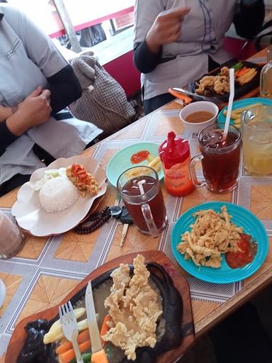 AYAM PENYET & STEAK MBAK SUSI