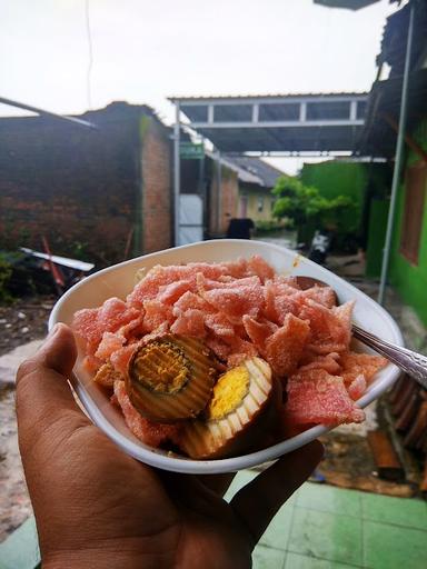 PONDOK MAKAN SAMPING MASJID