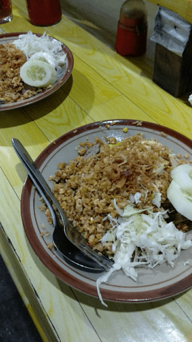 WARUNG MAKAN SEGO GORENG KOMPLIT ENAK