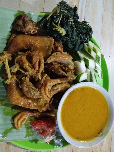 WARUNG SOP AYAM KAMPUNG BU ENDAH