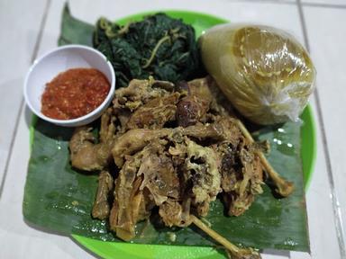 WARUNG SOP AYAM KAMPUNG BU ENDAH