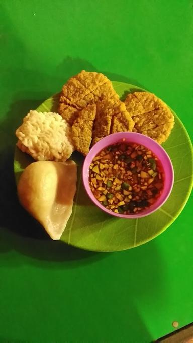 PEMPEK & NASI GORENG *AMPERA88*