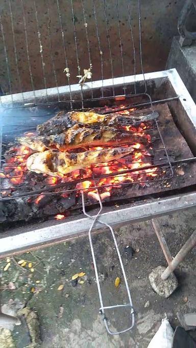 PECEL AYAM PAK IJO