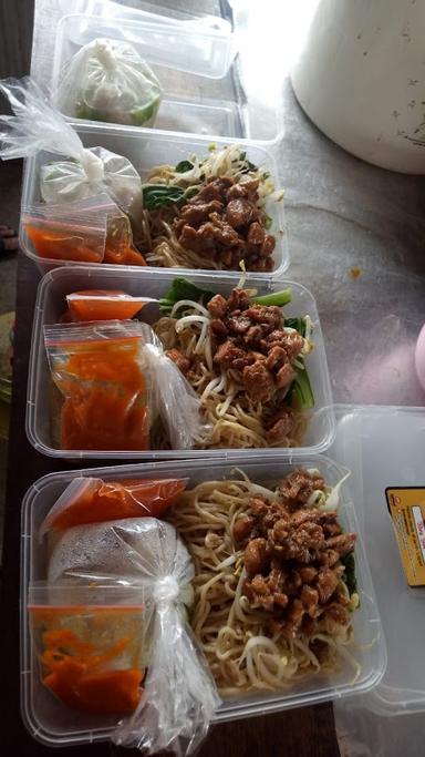 WARUNG MIE AYAM DAN BAKSO BANG YAN