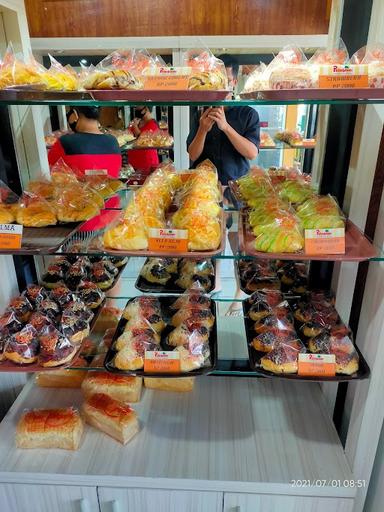 TRI JAYA CAKE & BAKERY