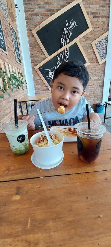 SEPERTIGA SALATIGA CAFE