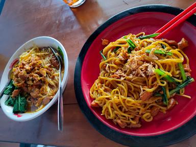 MIE AYAM & BAKSO PAK TIKNO NANGGULAN