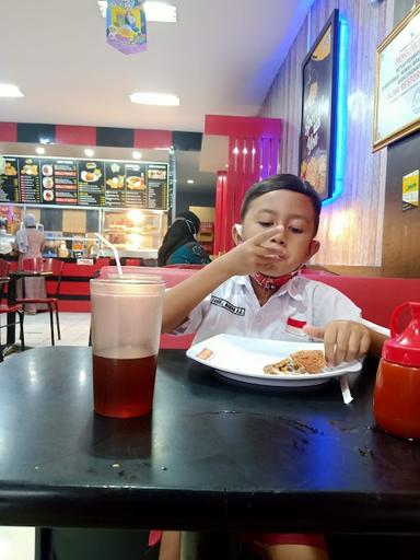 ROCKET CHICKEN CABANG SALATIGA RUKO BLAURAN