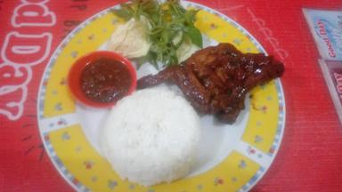 WARUNG AYAM BAKAR NADYA