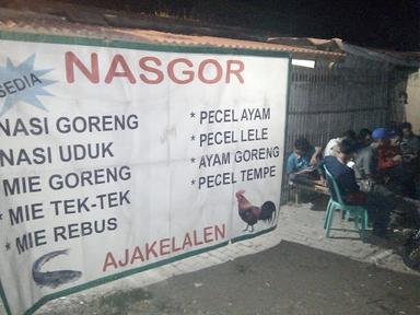 RUMAH MAKAN AJA KELALEN