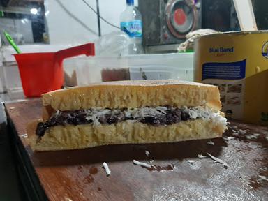 MARTABAK TANPA NAMA