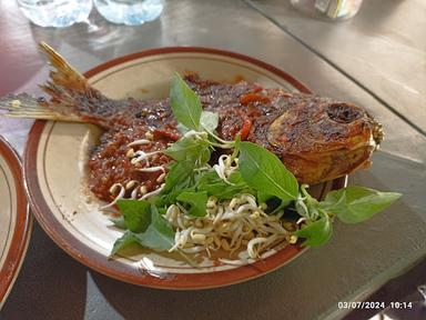 WARUNG MAKAN BU TATIK