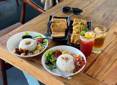 ESTUSAE CAFE TRAWAS