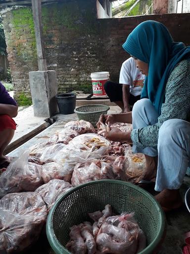 AYAM POTONG BU TATIK