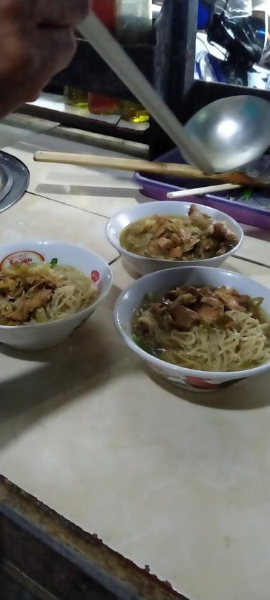 MIE AYAM MAS JUN PASAR JETO