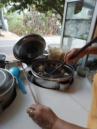 BAKSO & MIE AYAM KALIPINGGIR