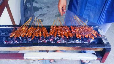 SATE AYAM MADURA CAK TOHA